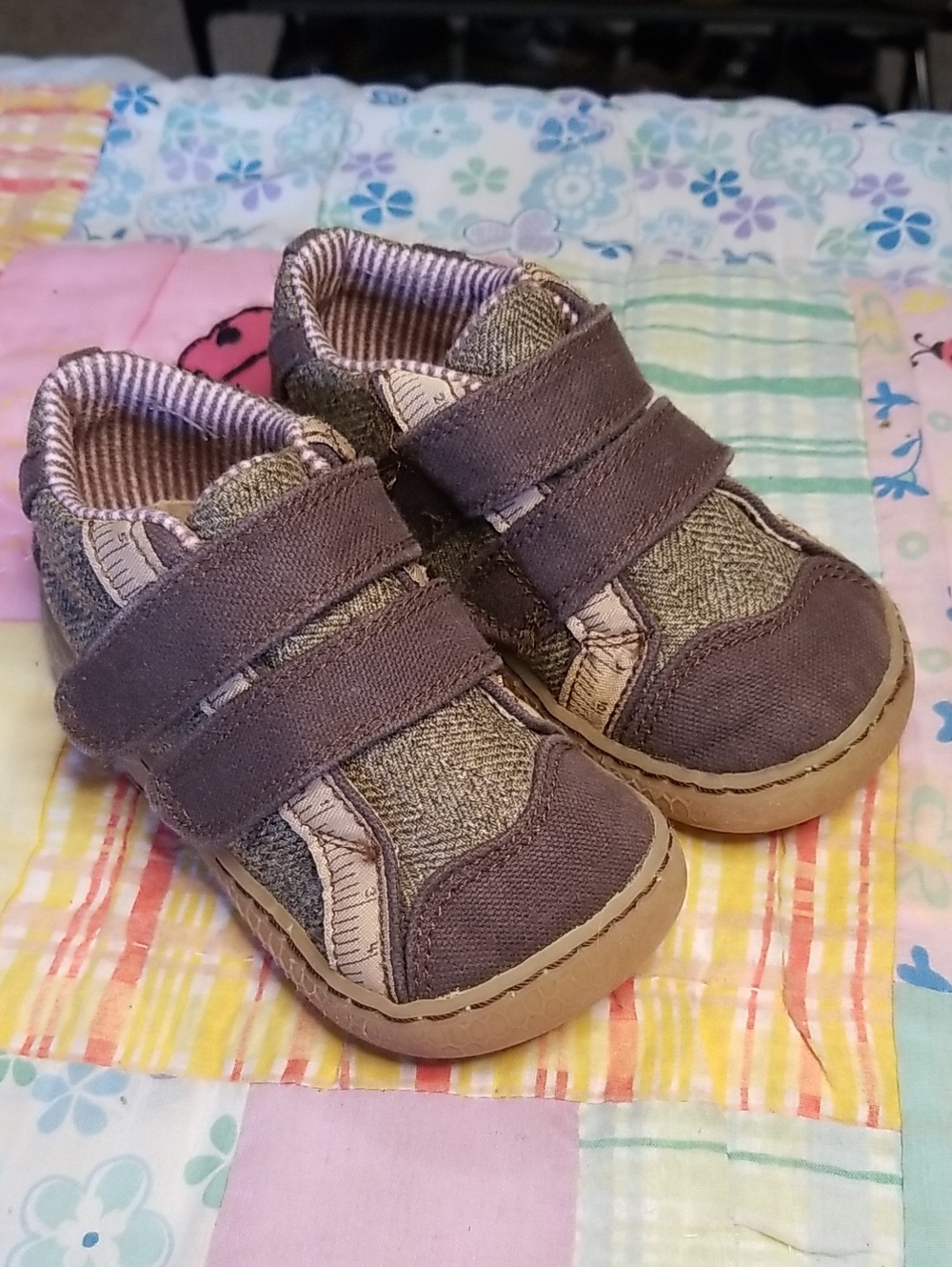 Livie & Luca Brown and Tan Baby Walker Sneakers Size 6